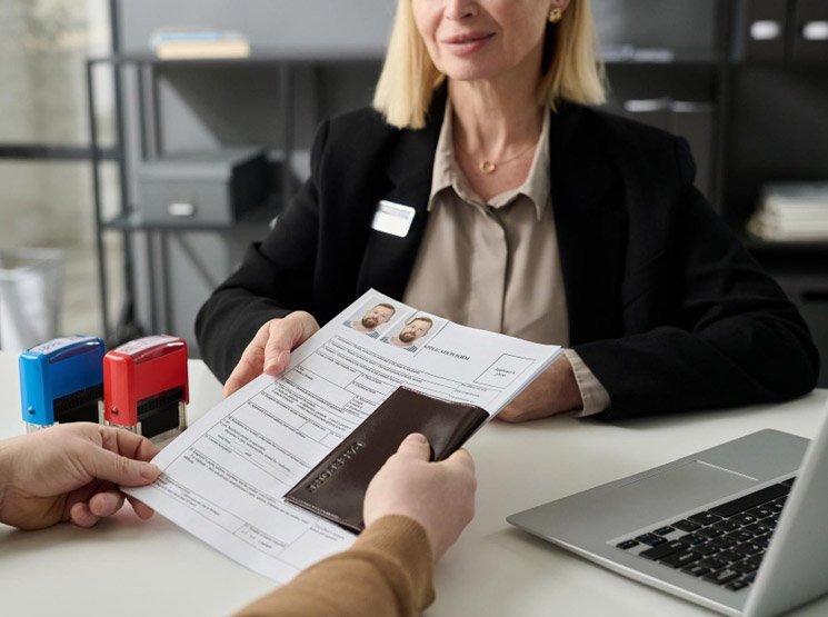 Estudio legal para contratar trabajadores extranjeros del extranjero en España Qué es una oferta unificada de contratación en origen del extranjero en España